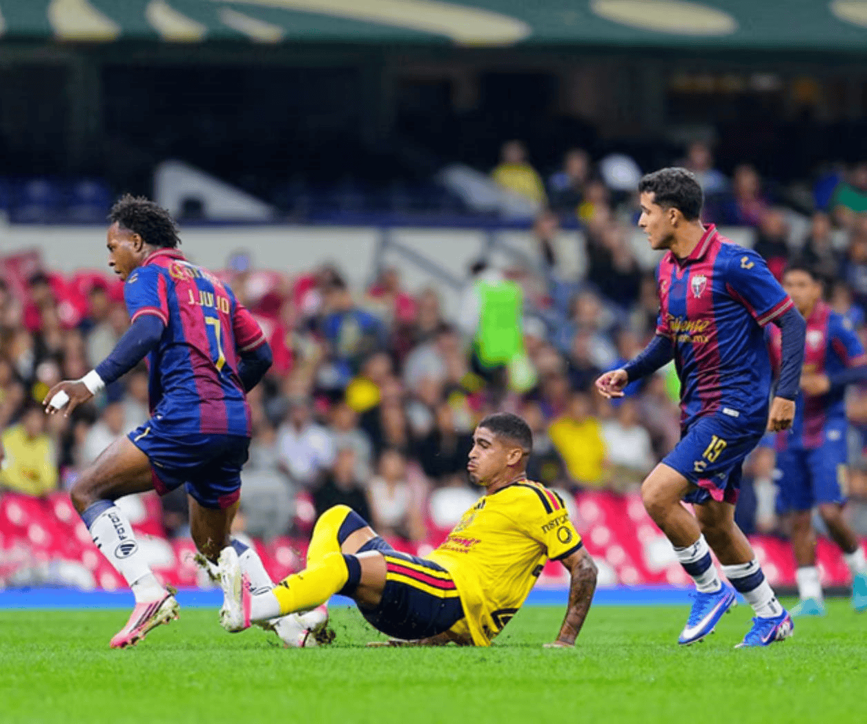 Atlante empata 1-1 con América en su regreso al Azteca