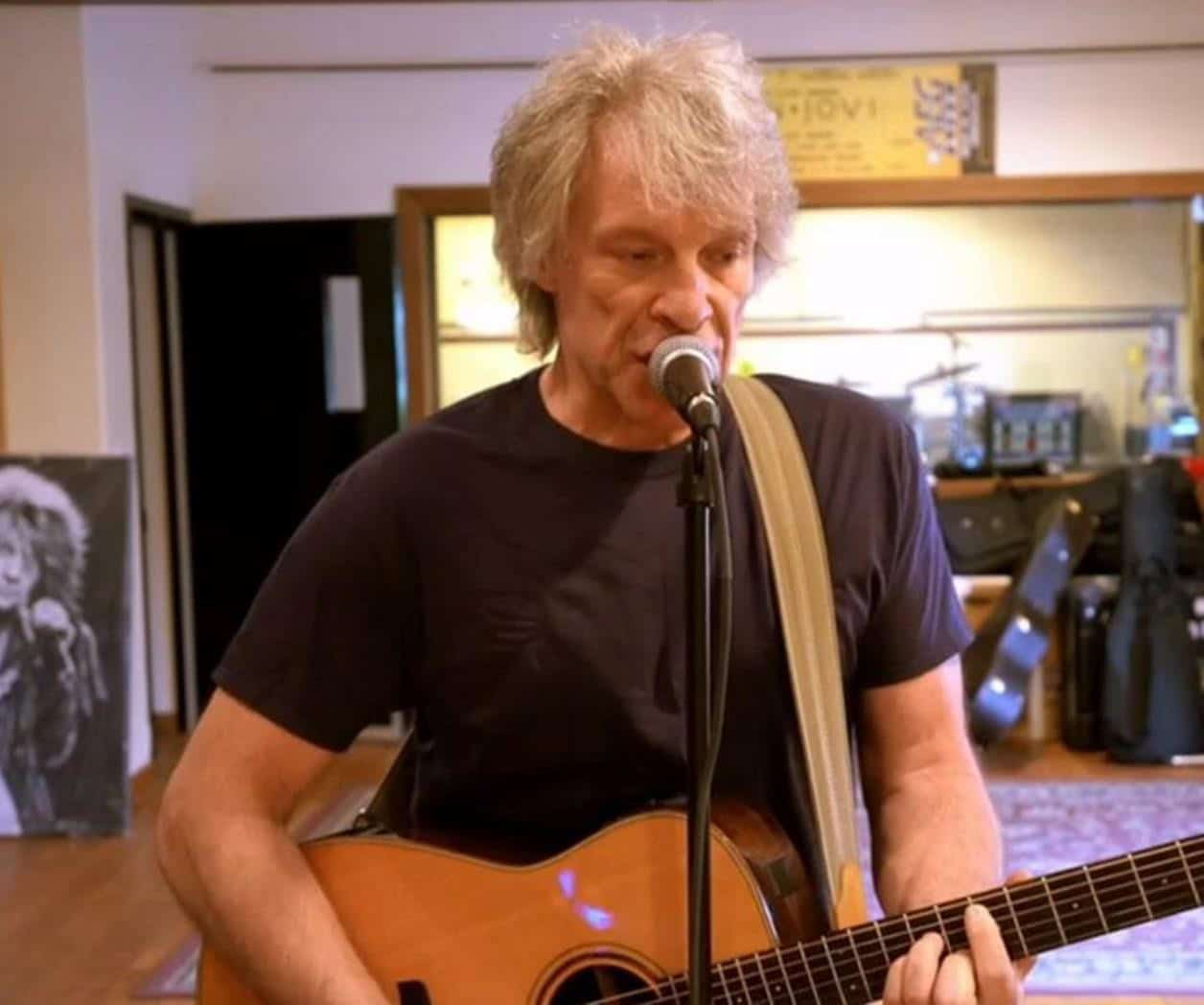 Jon Bon Jovi cancela concierto por infección sinusal