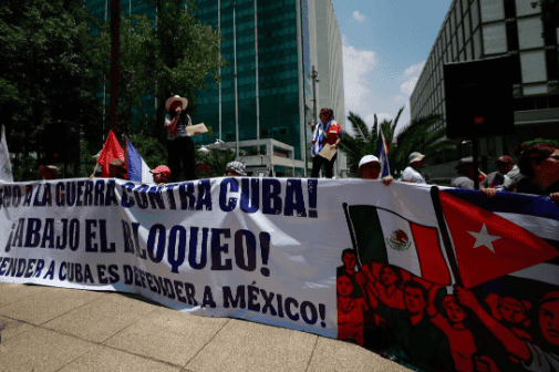 Cubanos en México marchan a la antigua embajada de EU