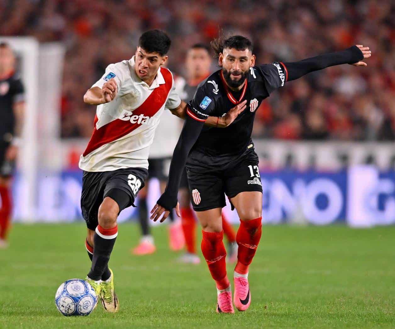 Barracas Central derrota a River Plate