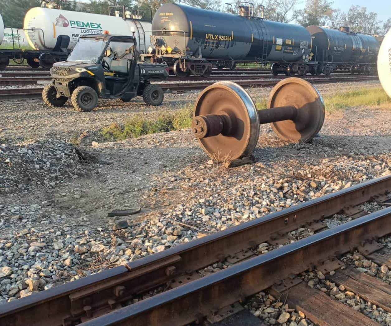 Descarrila carro tanque con 70 mil litros de gasolina
