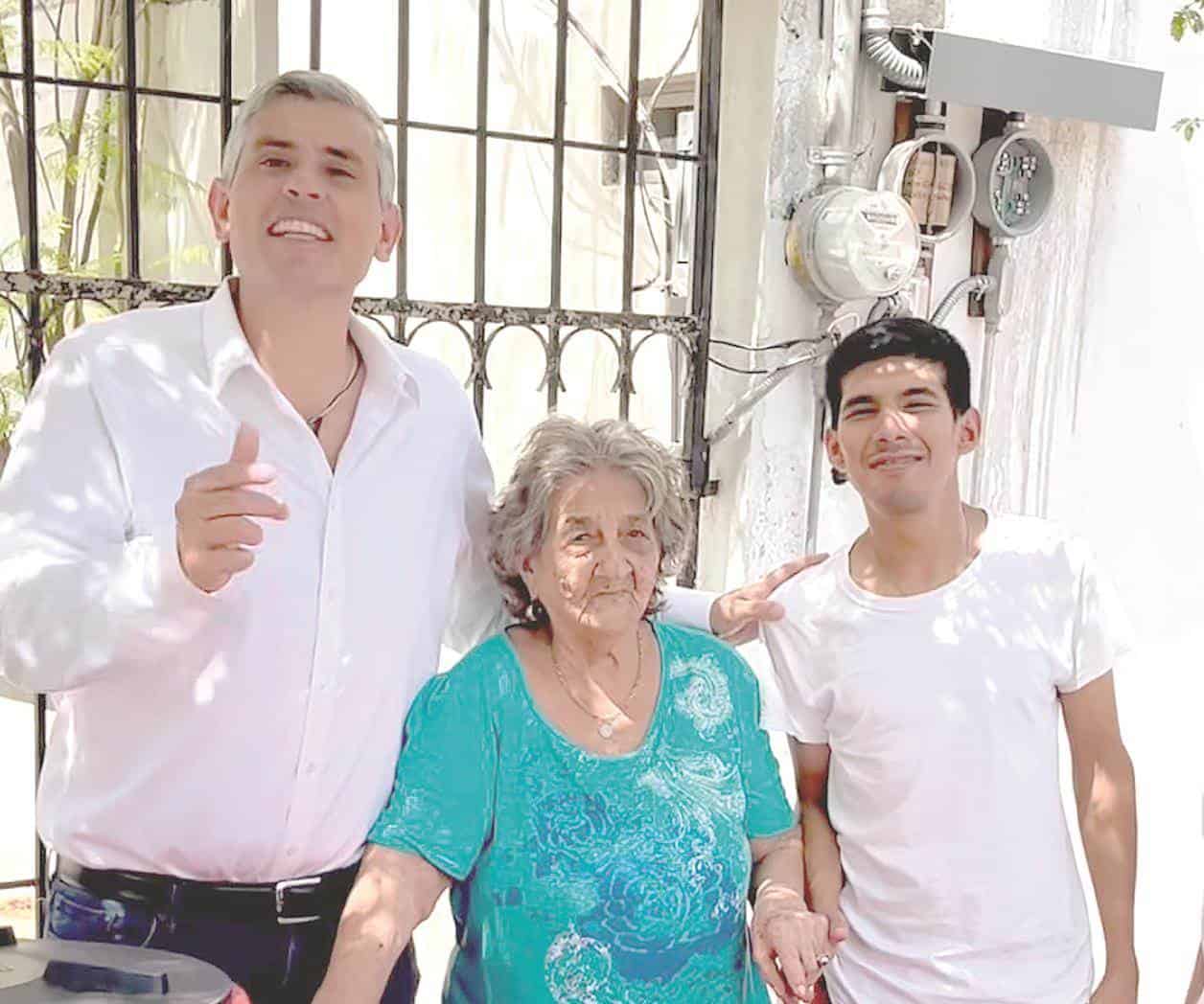 Llevan el programa de  tinacos a colonia Juárez