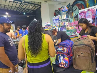 Familias anticipan gastos escolares