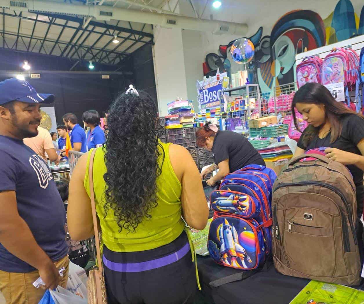 Familias anticipan gastos escolares