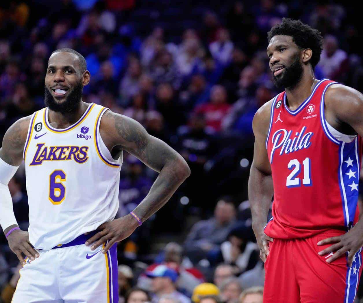 Los 76ers celebran la llegada de James con foto de coronación Los 76ers celebran la llegada de James con foto de coronación