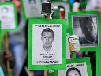Padres de Ayotzinapa rechazan crear Comisión de la Verdad