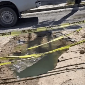 Fuga continúa desperdiciando el vital líquido en Reynosa.