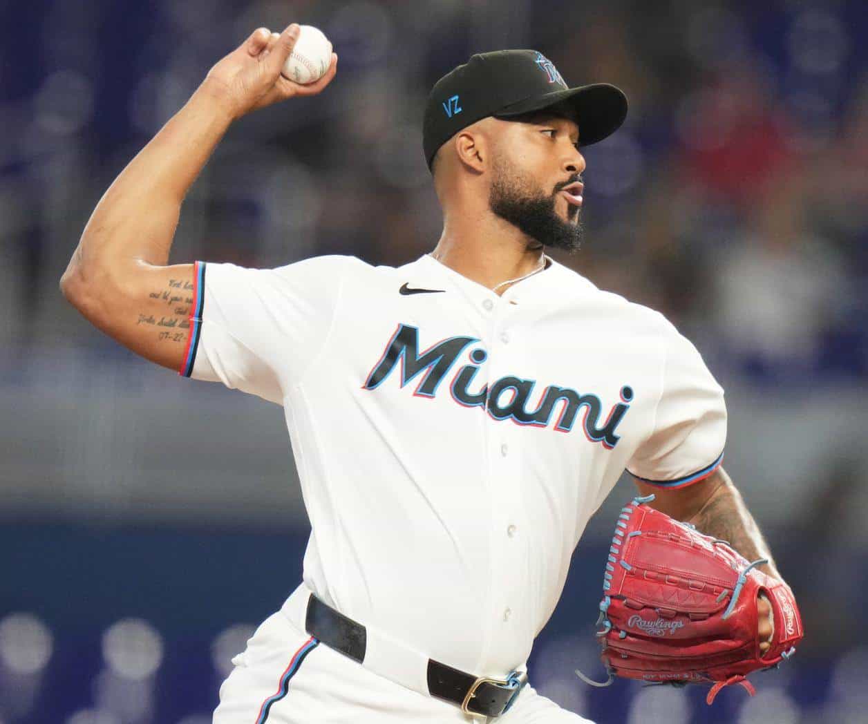 Stowers pega jonrón y Marlins superan a Filis
