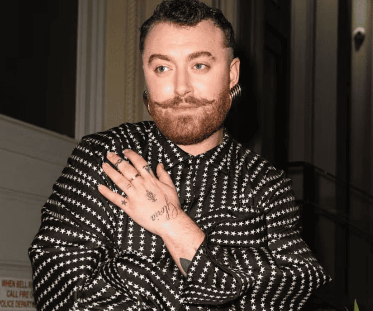 Sam Smith confirma su compromiso con el diseñador Christian Cowan