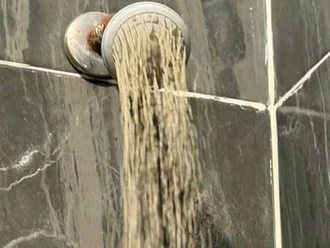 COMAPA dice que sí hay  agua; usuarios no la ven