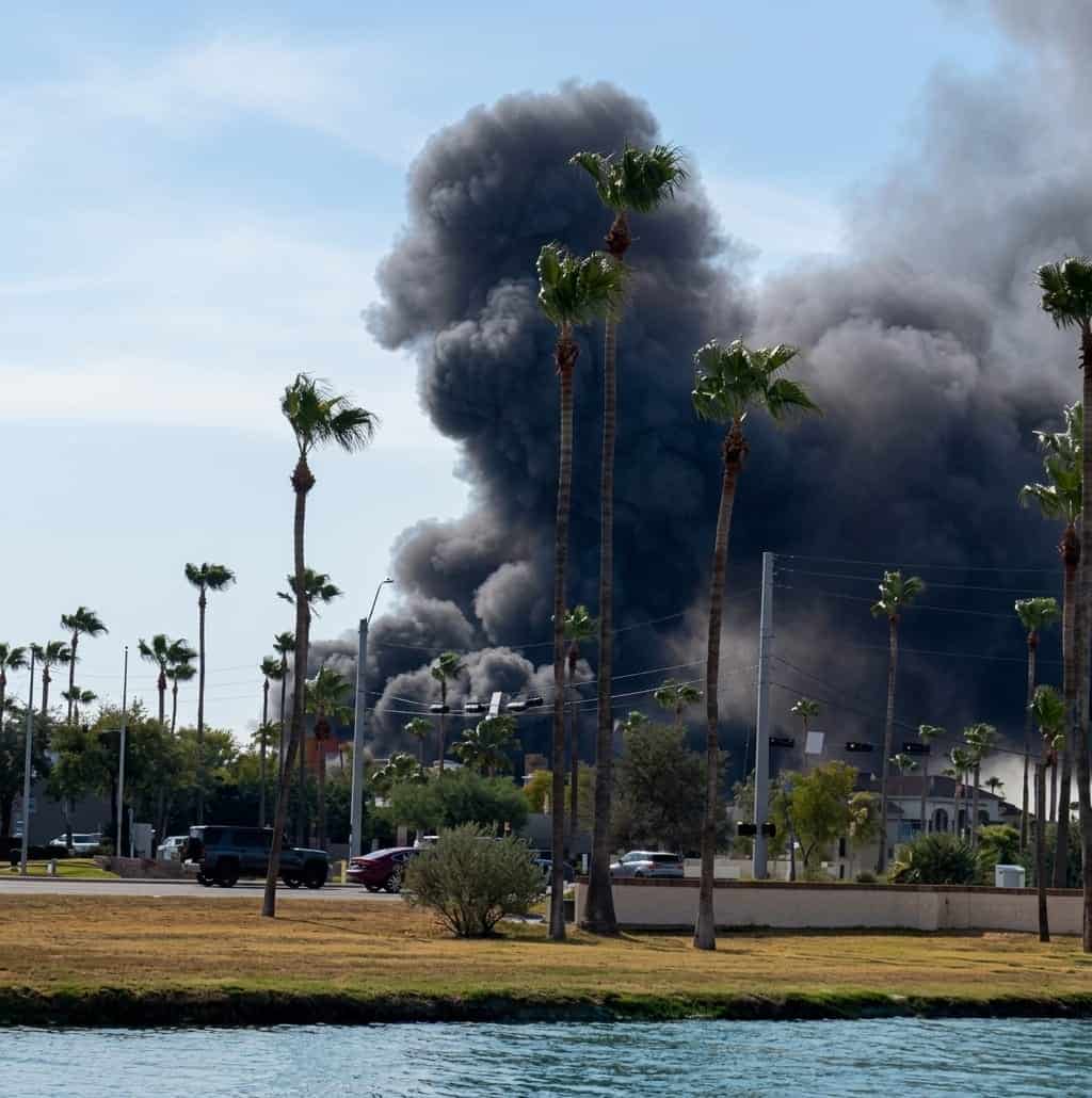  Incendio provoca movilización de bomberos en Mission