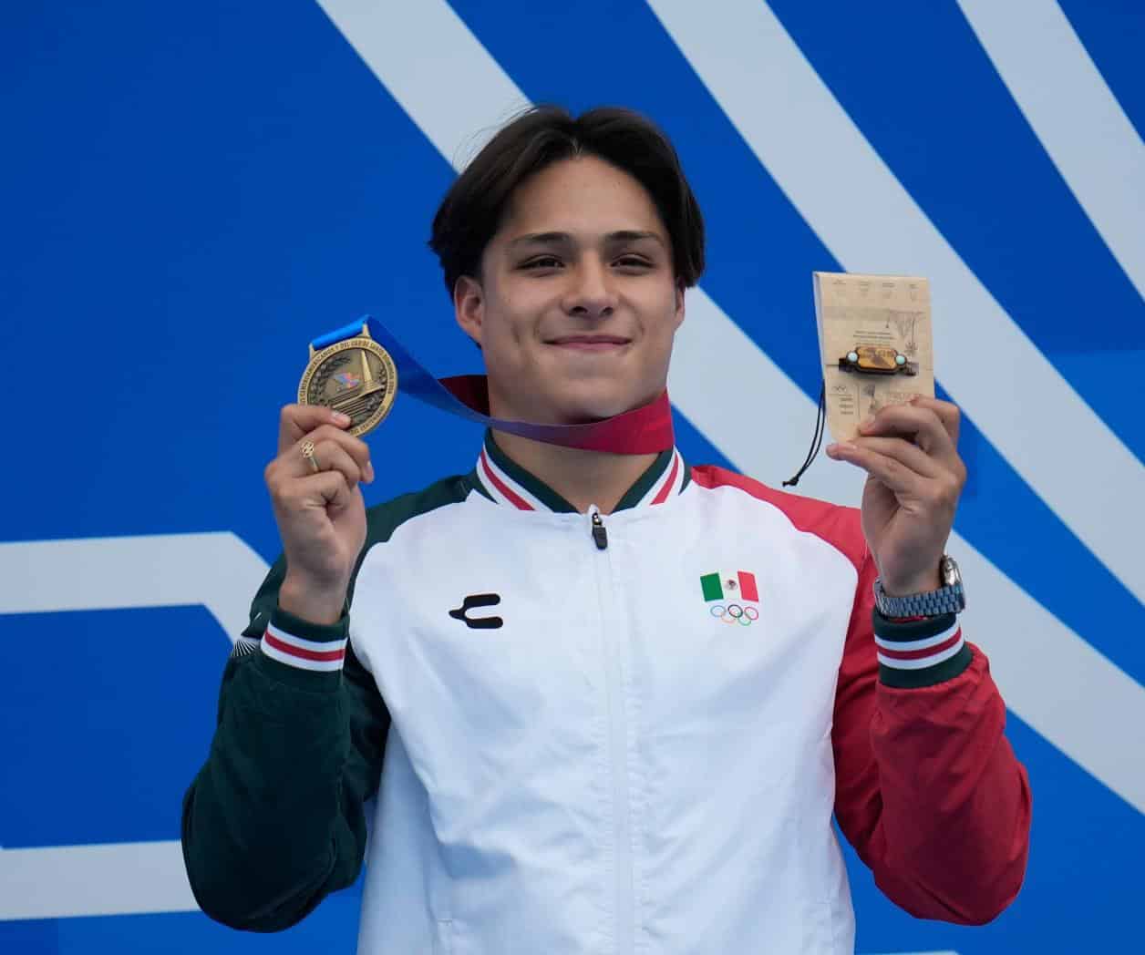 Osmar Olvera  se queda el oro en el trampolín