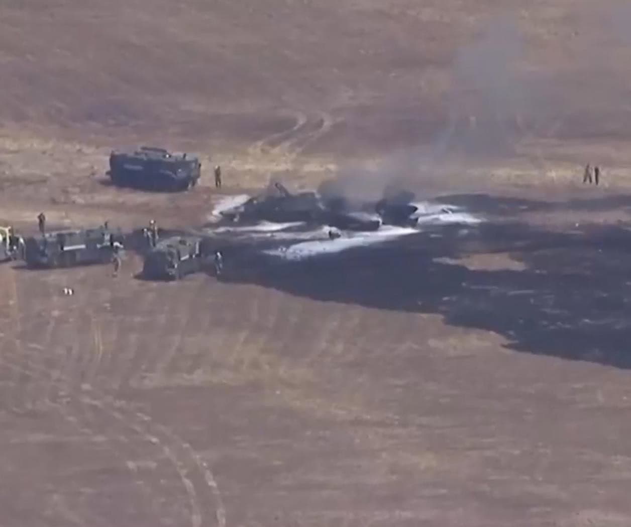 Se estrella avión de los Marines en California; piloto se eyecto