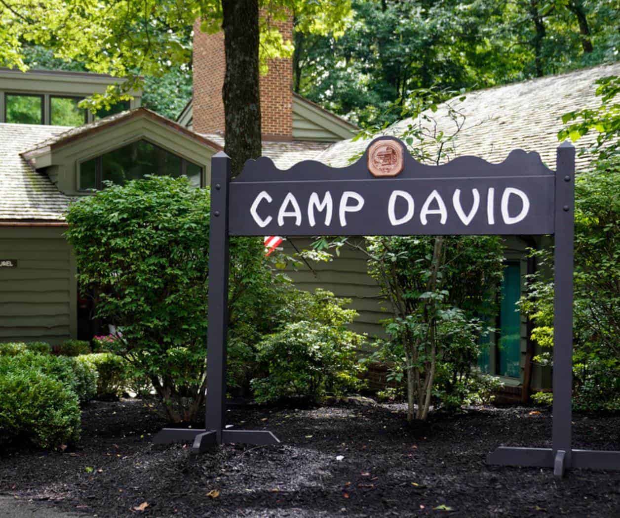 Trump preside reunión del gabinete en Camp David