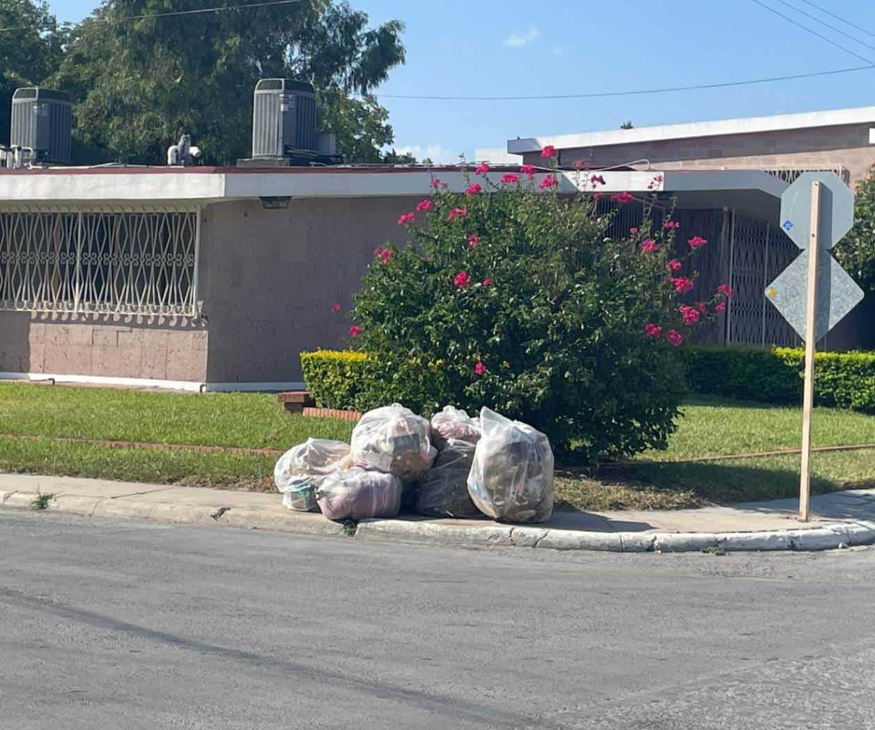 Acumulan basura por retraso en recolección