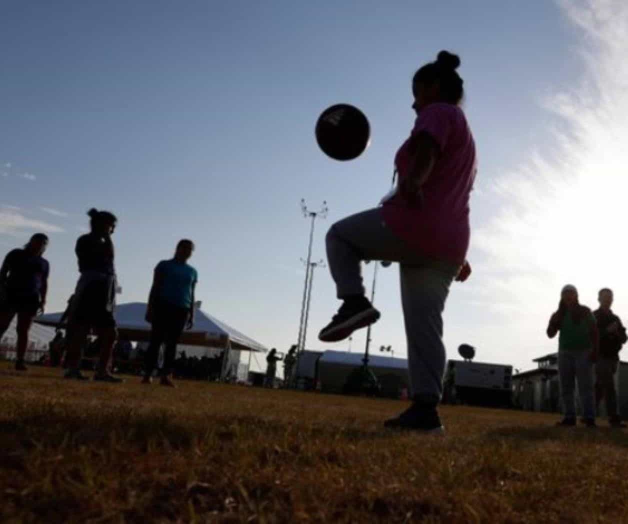 Veinte mil niños migrantes quedarían sin defensa legal