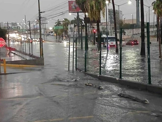 Colapsa la ciudad por fuerte tormenta
