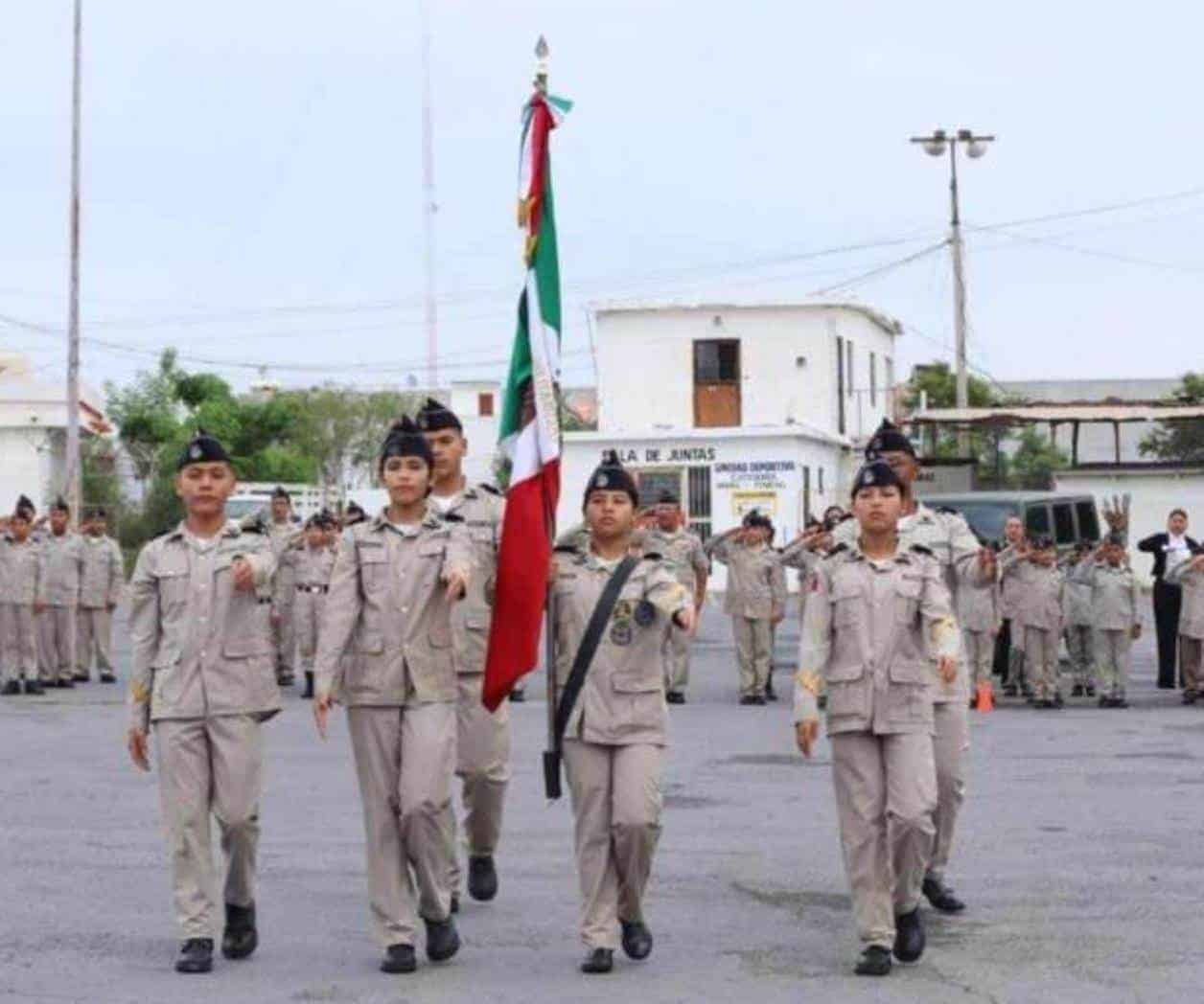 Sheinbaum pide evitar el término escuelas militarizadas