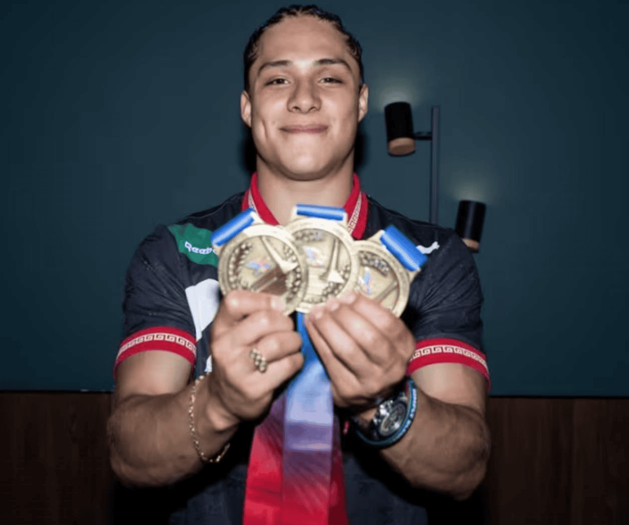 Osmar Olvera revela que ganó tres oros pese a competir lesionado