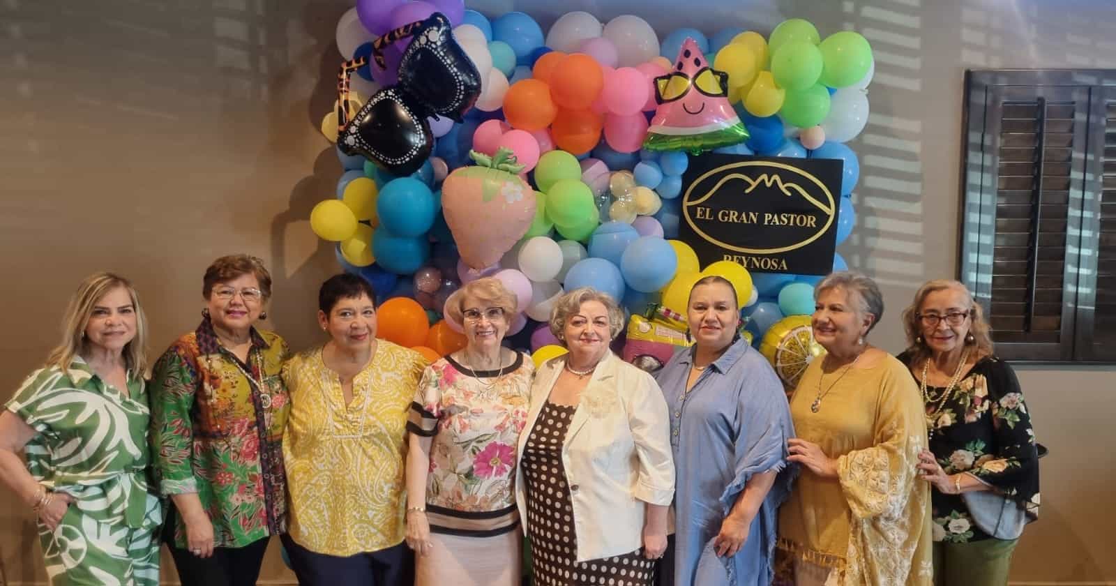 Celebran felices la vida