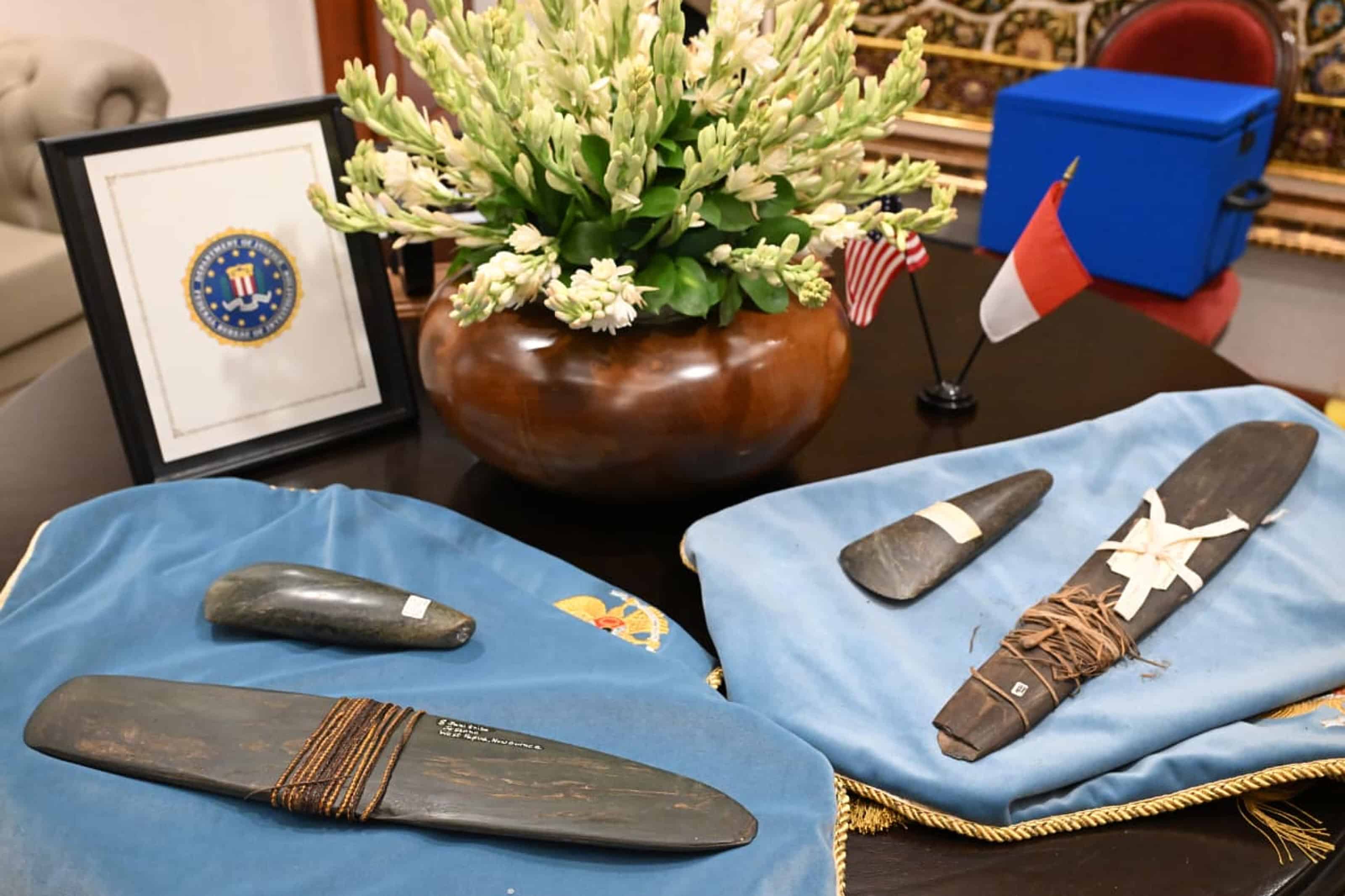 Devuelve objetos culturales saqueados al presidente de Indonesia