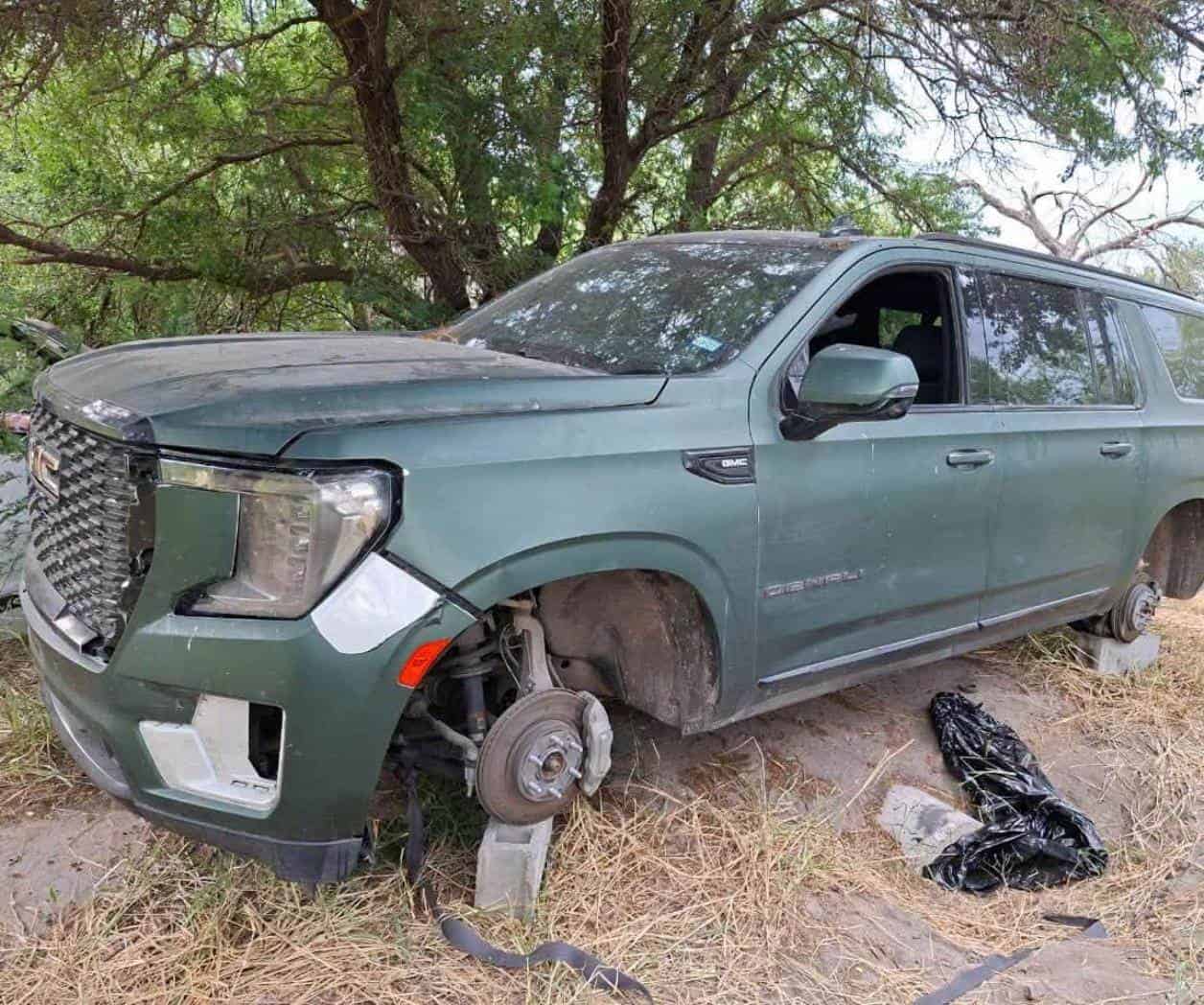Guardia Estatal asegura camioneta robada en Gustavo Díaz Ordaz