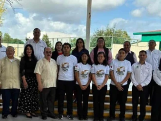 Abanderan a alumnos de Río Bravo que competirán en Japón