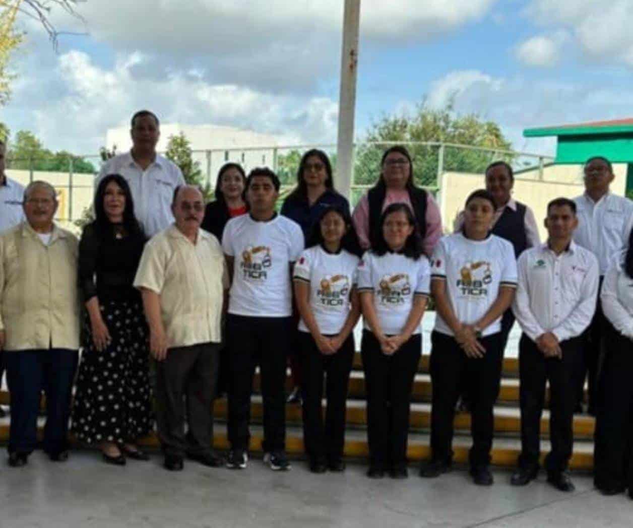 Abanderan a alumnos de Río Bravo que competirán en Japón