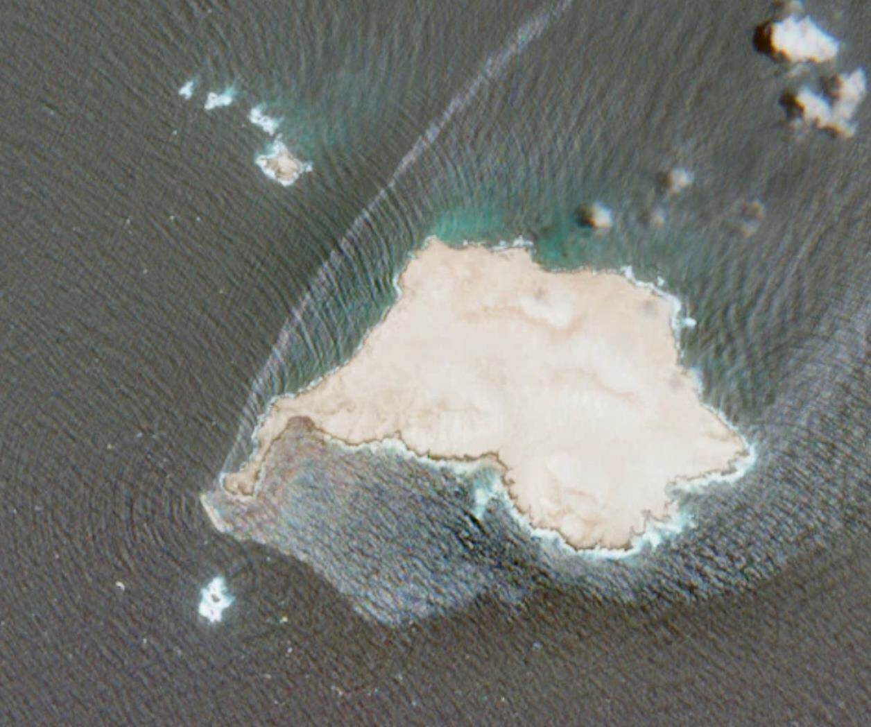 Imágenes satelitales muestran que derrame de un petrolero varado frente a Omán se expande velozmente