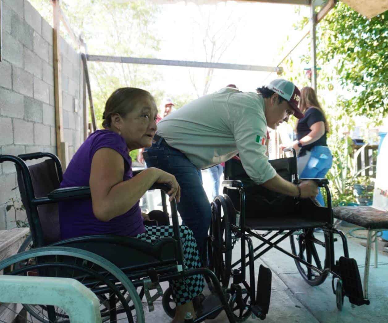 Distribuye congresista vitales apoyos a familias