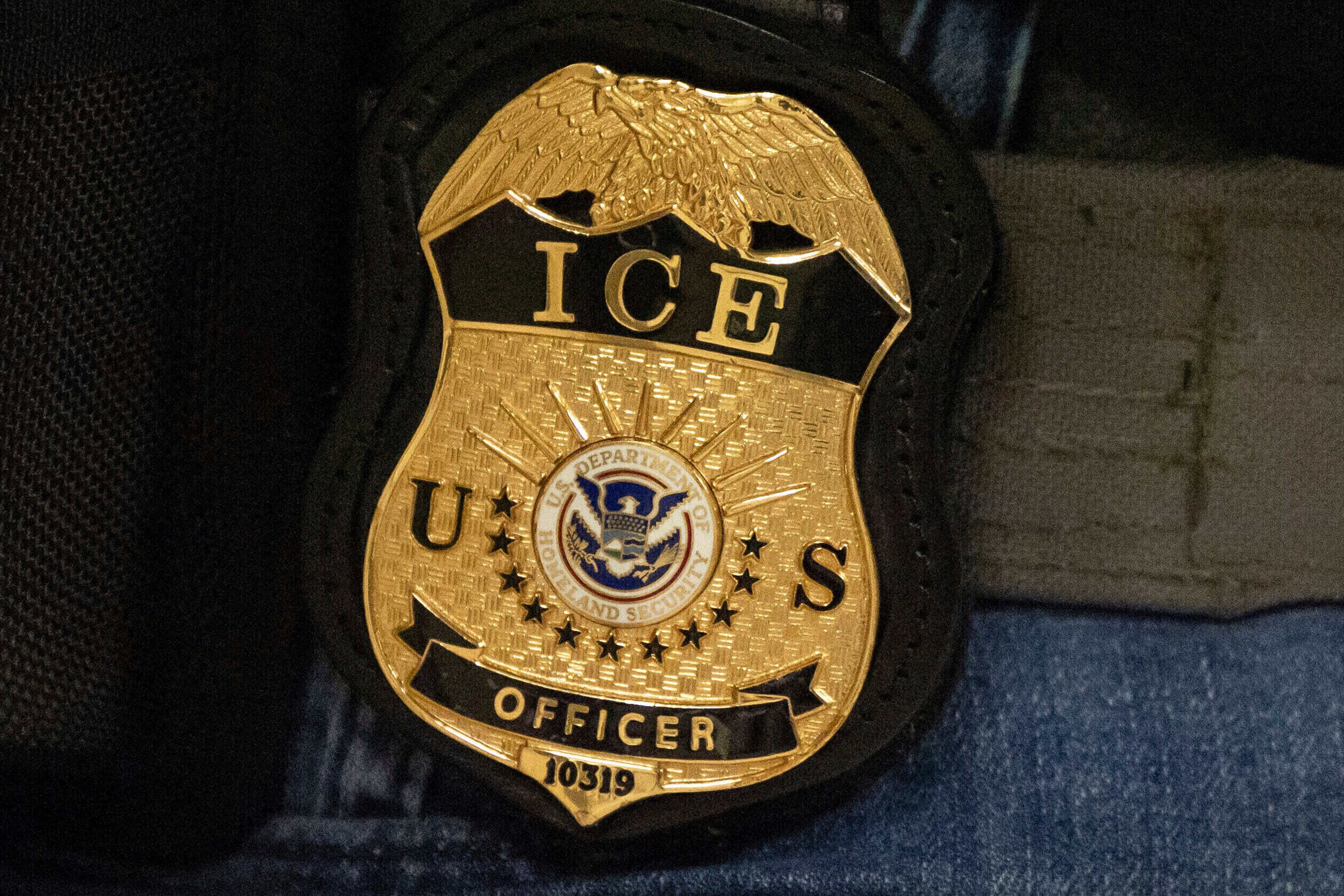 El ICE prevé equipar con cámaras corporales a todos sus agentes de campo para fines de agosto