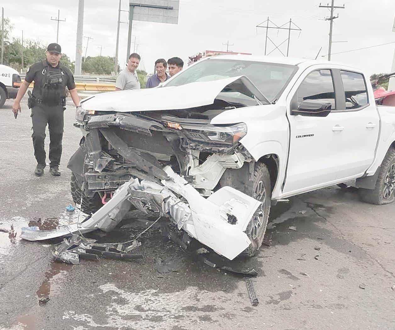 Fuerte accidente deja 4 lesionados