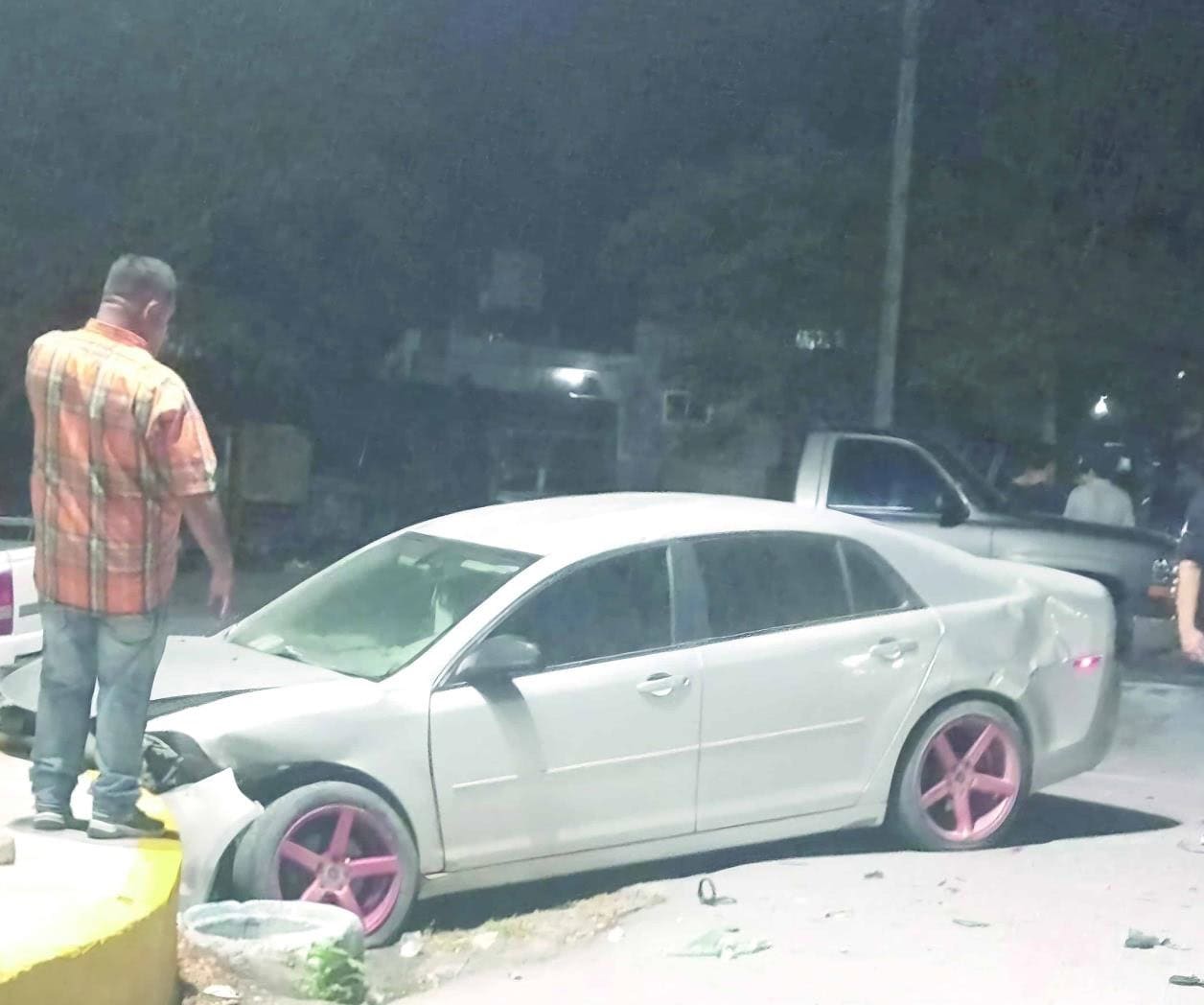 Estudiante de 17 años causa accidente vial