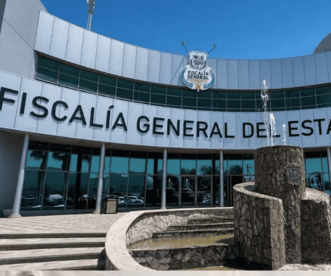 Empresario El Güino y 17 personas ingresan a penal de Torreón