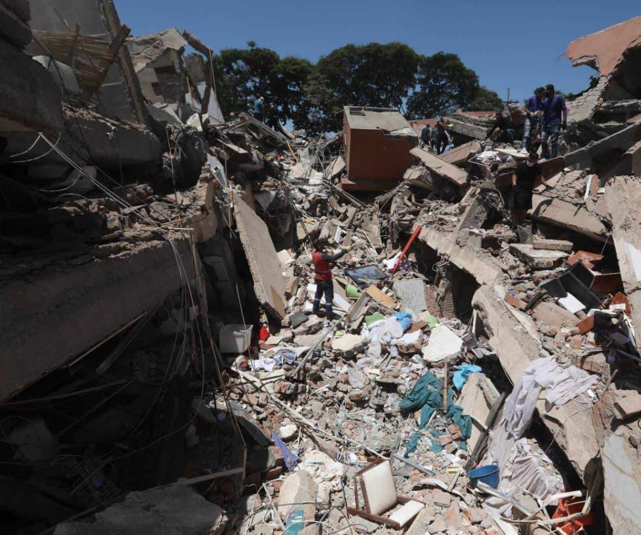 Mexicanos buscan alternativas para retornar tras el sismo