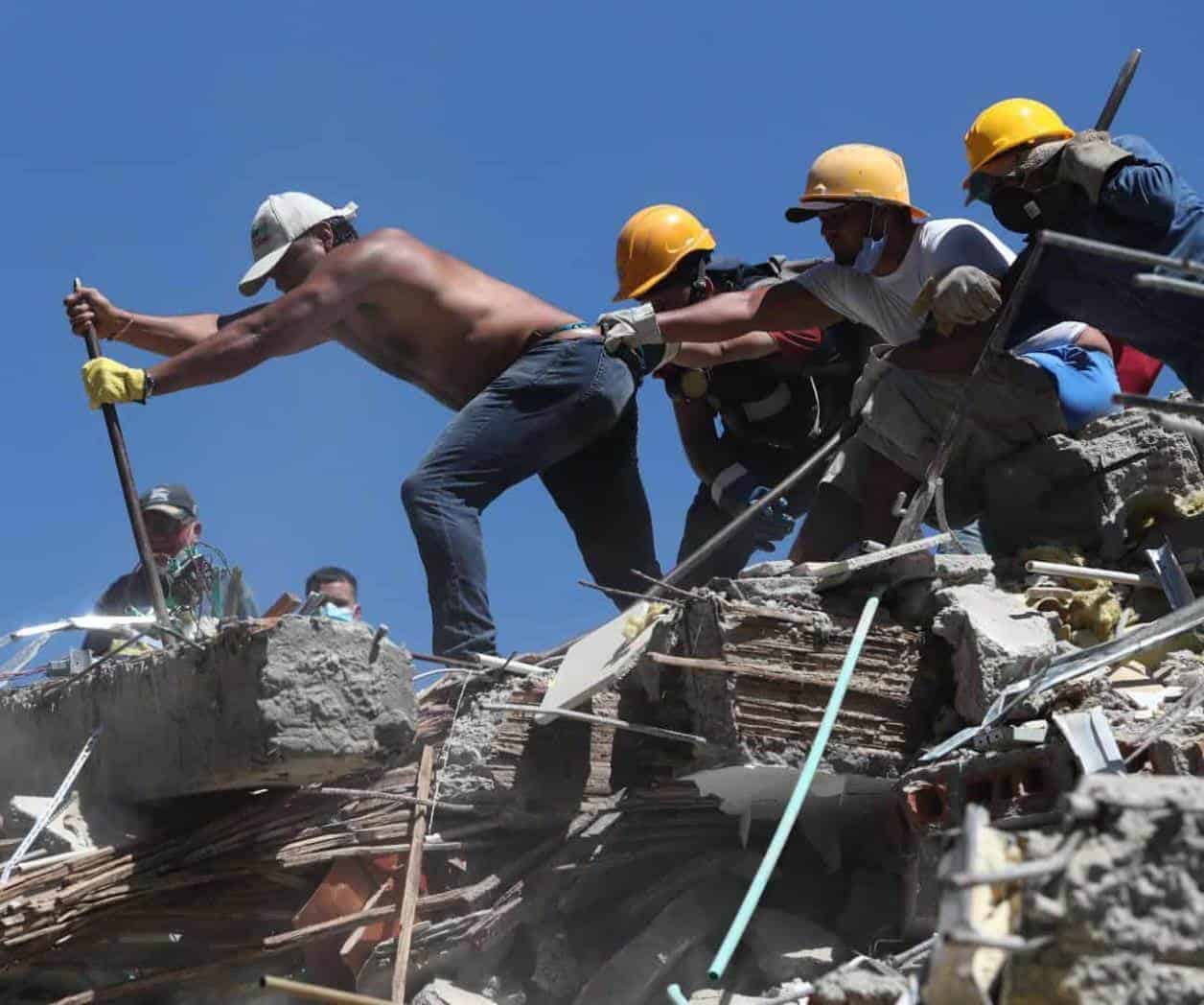 Jugadores colombianos buscan a familiares tras sismo