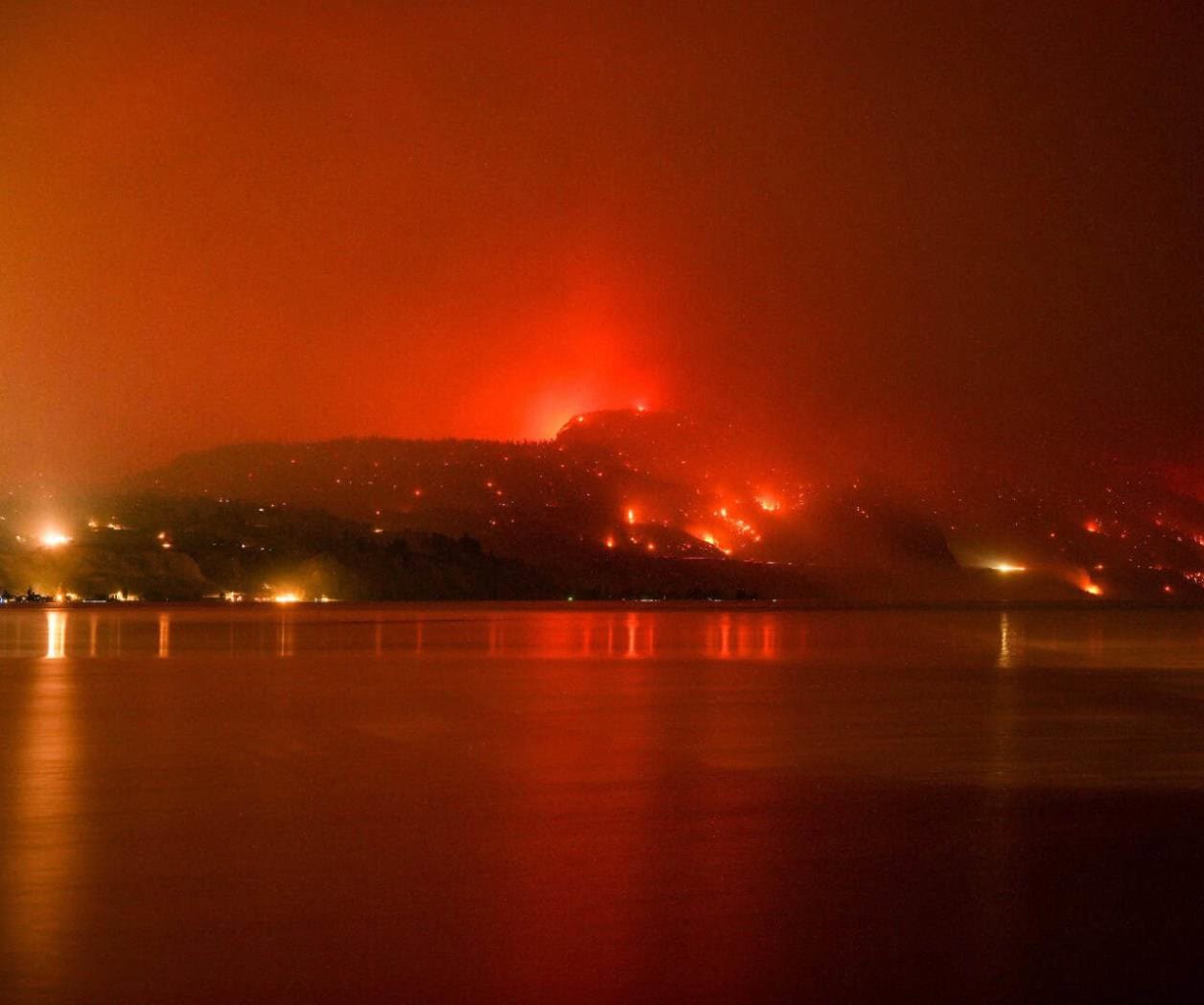 Bomberos mexicanos van a Canadá por incendio en Okanagan