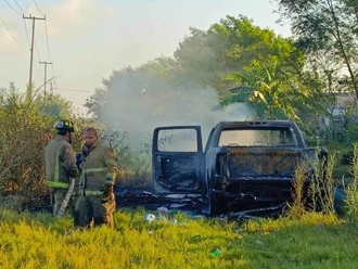  Incendio consume camioneta en Río Bravo