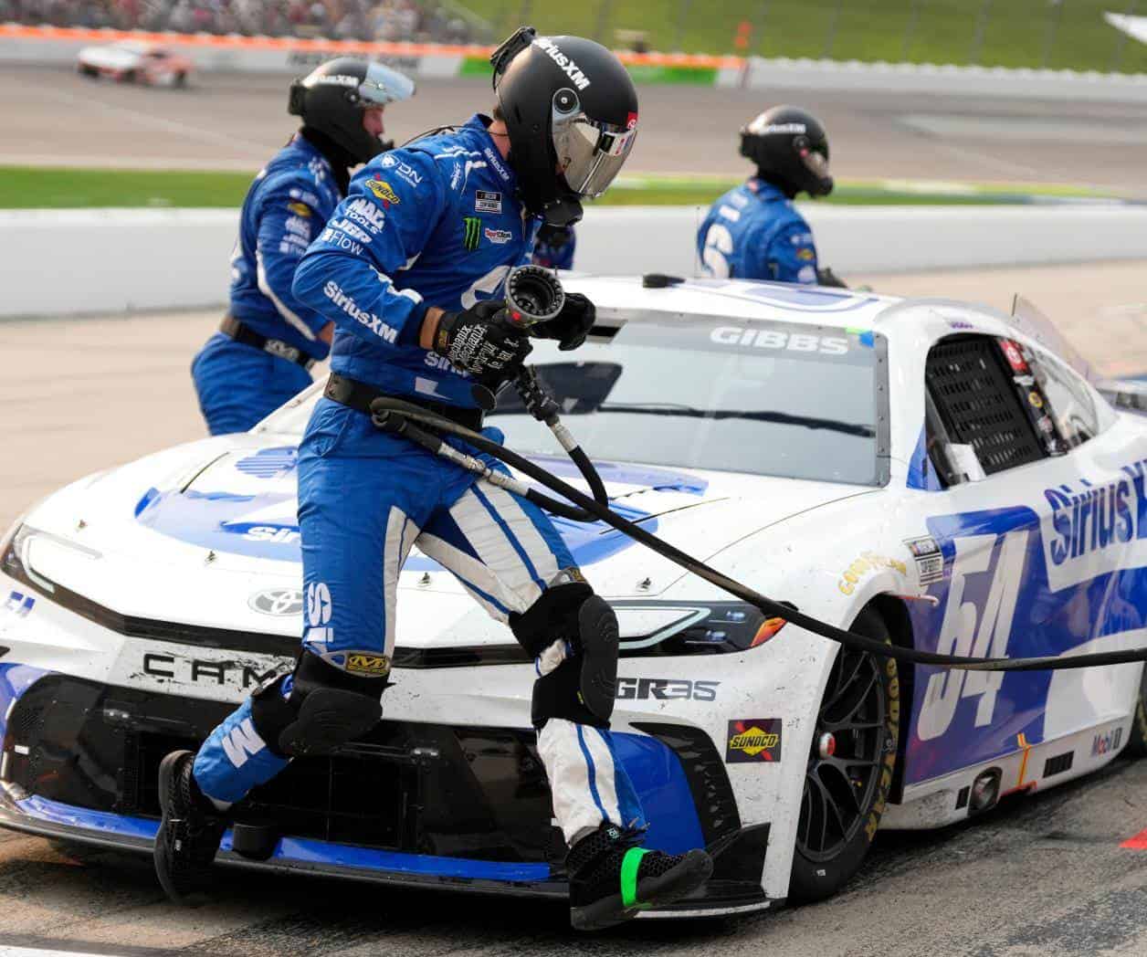 Erik Jones se accidenta y queda fuera de NASCAR en Iowa