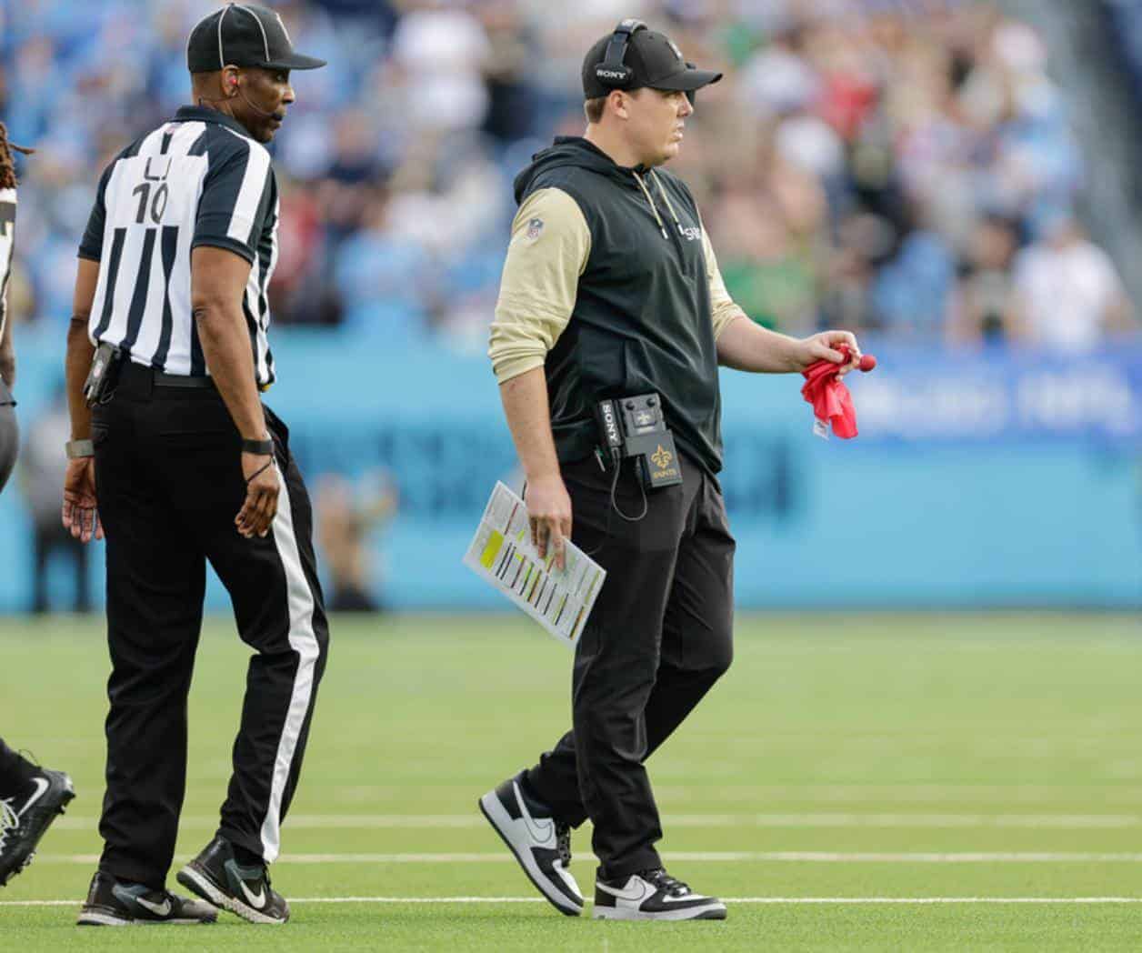 La NFL permitirá a los entrenadores designar a un asistente para lanzar el pañuelo de desafío