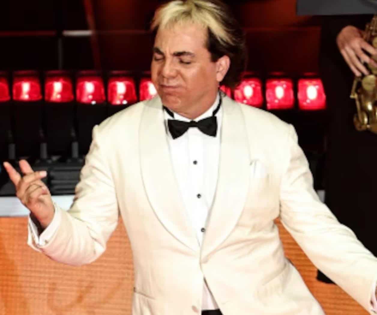 Cristian Castro es captado con una nueva mujer