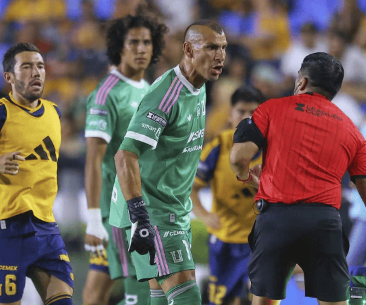 Nahuel Guzmán enloqueció en la Leagues Cup y agredió a los árbitros