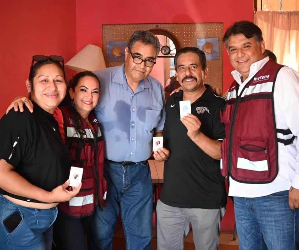 Entrega credenciales de Morena en NLDO