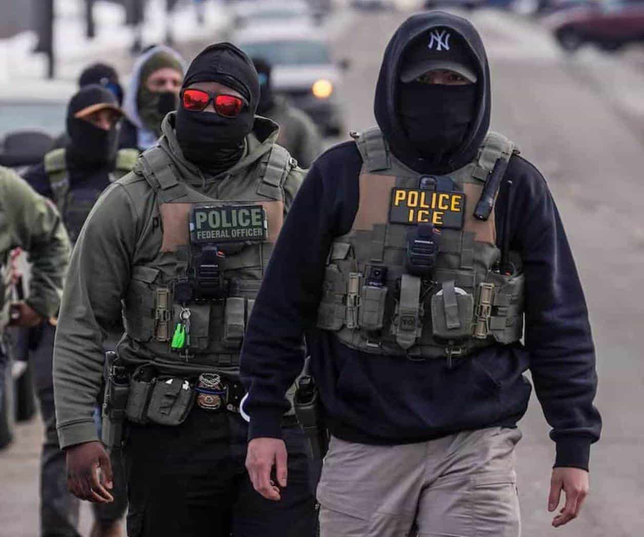 ICE planea usar guantes con descargas para someter a migrantes