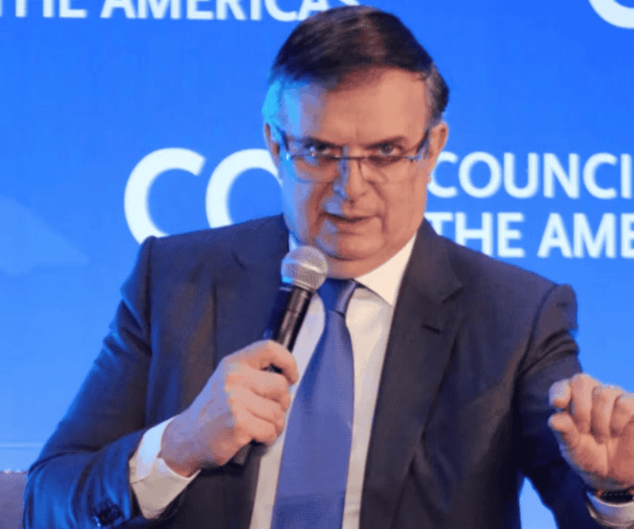Ebrard presenta estudio a EU para reducir arancel de 25% a autos