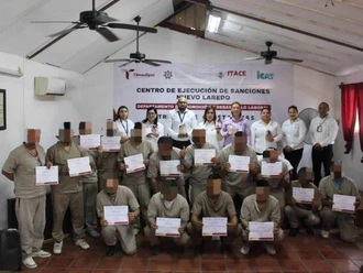 Certifican laboralmente a internos del CEDES Laredo