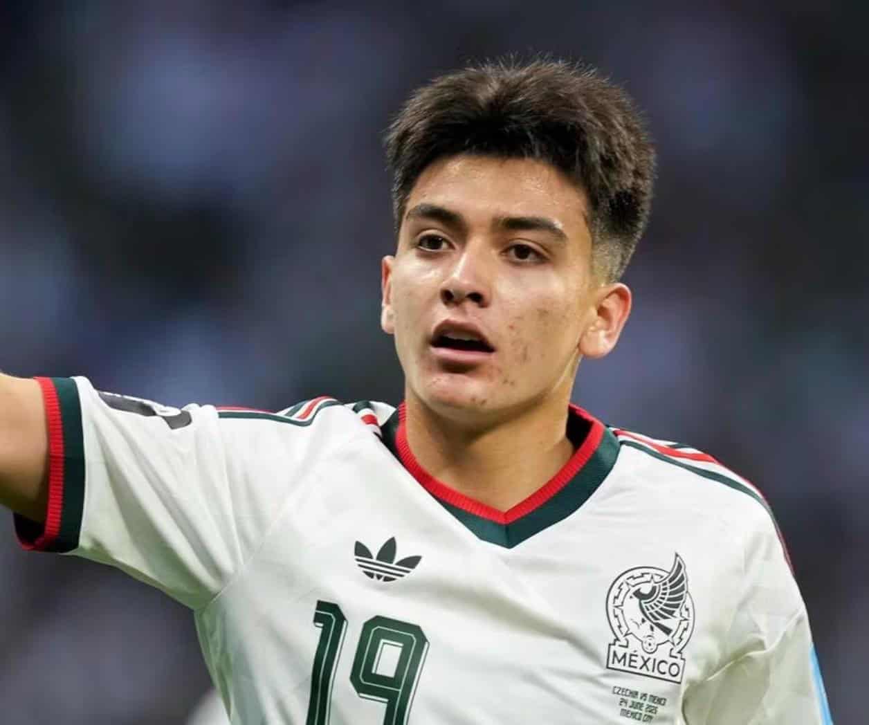 Gilberto Mora estudiará Administración vía remota