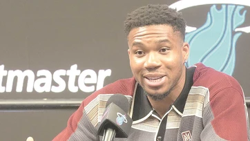 Antetokounmpo y Brown preparan su regreso a casa