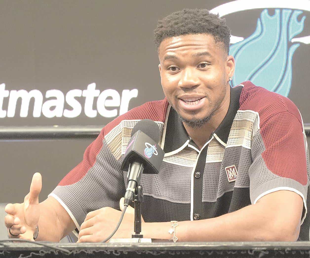 Antetokounmpo y Brown preparan su regreso a casa