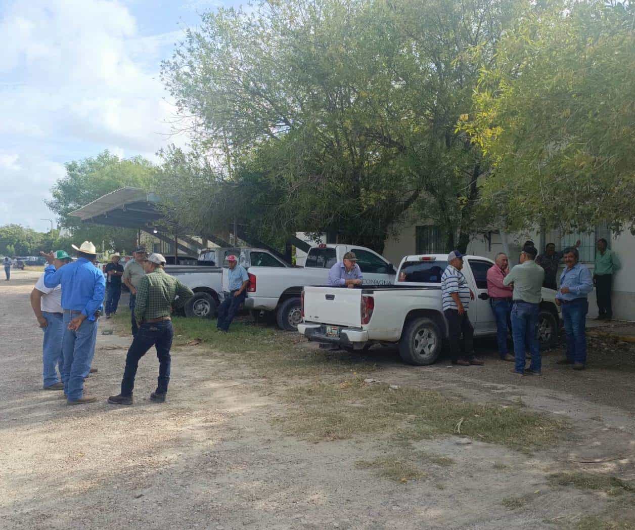 Protestan agricultores en Sader; alistan paro nacional